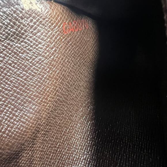 Authentic Louis Vuitton Damier Sarah Wallet - Picture 9 of 10